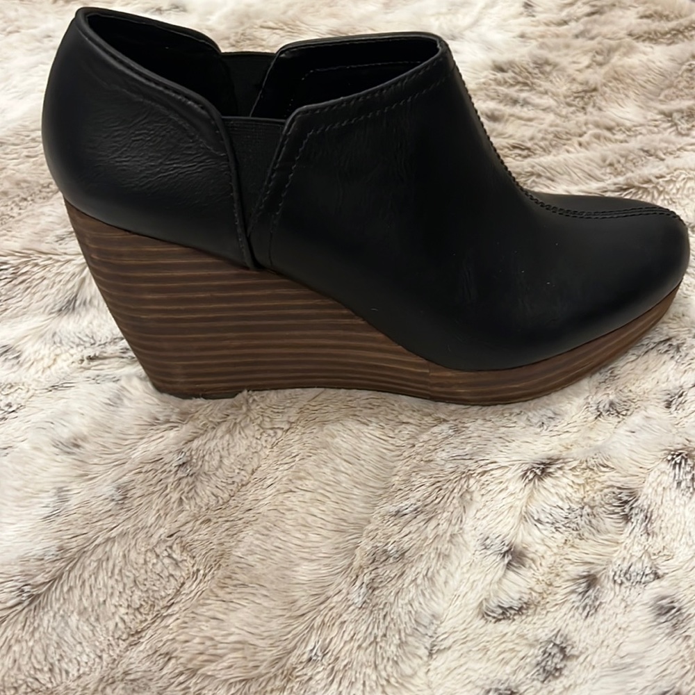 Dr. Scholl’s Harlin wedges.